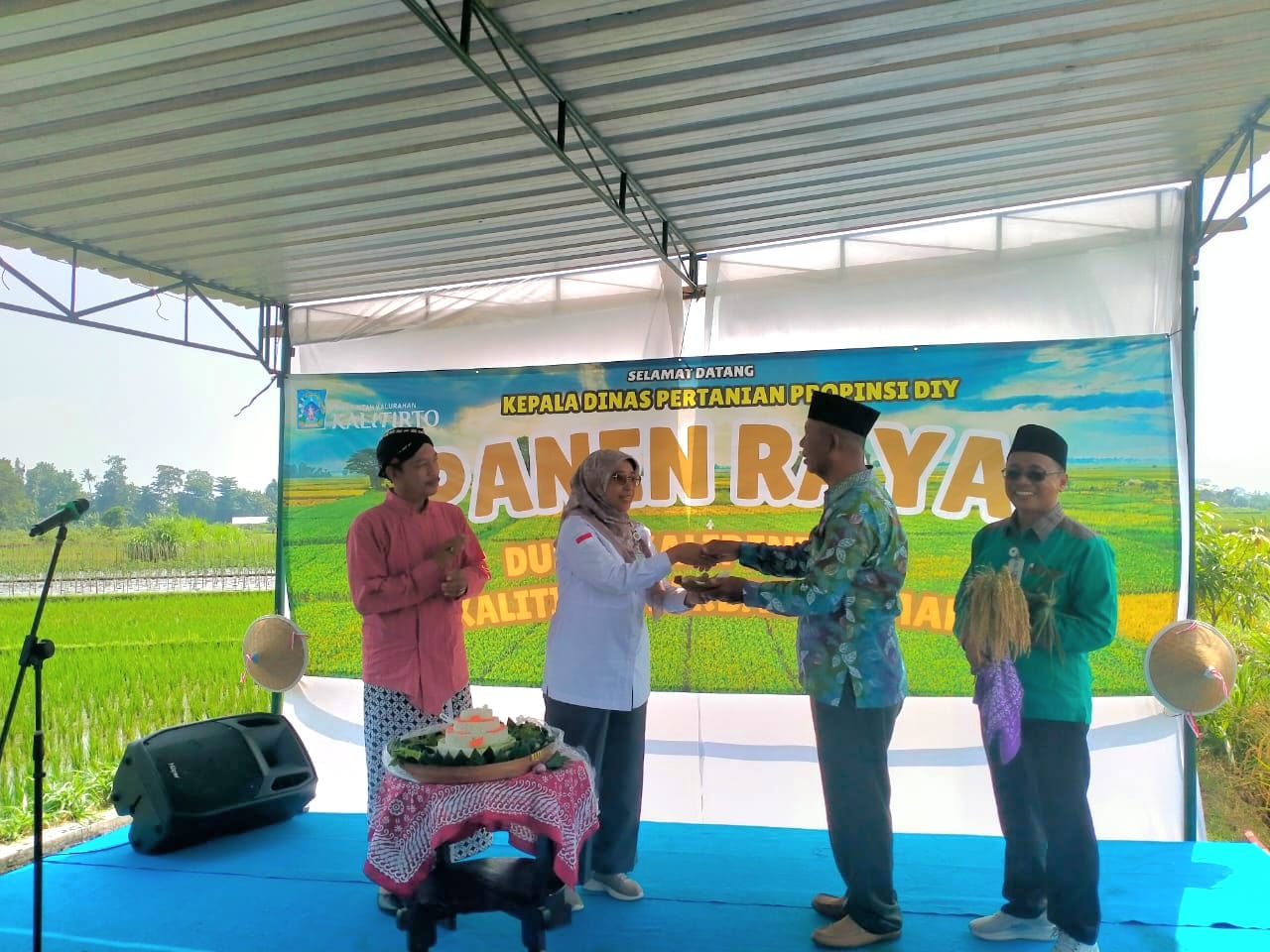 Pagi di Lapangan Desa Kroya: Menikmati Hiburan Tanpa Antrean
